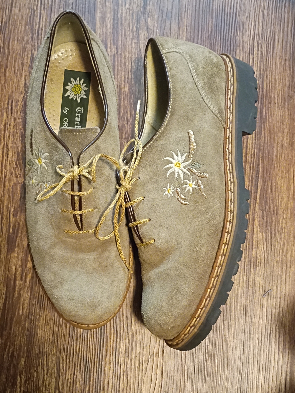 Vintage Trachten Women's 39 (8) Taupe Leather Suede Embroidered Lace-Up Shoes